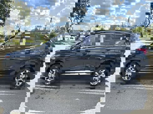 Used 2019 Hyundai Santa Fe SE image 2