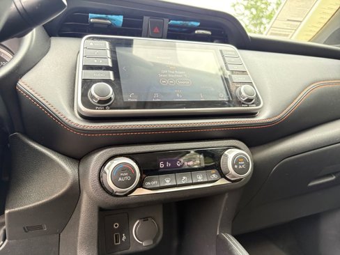 Used 2020 Nissan Kicks SR image 3