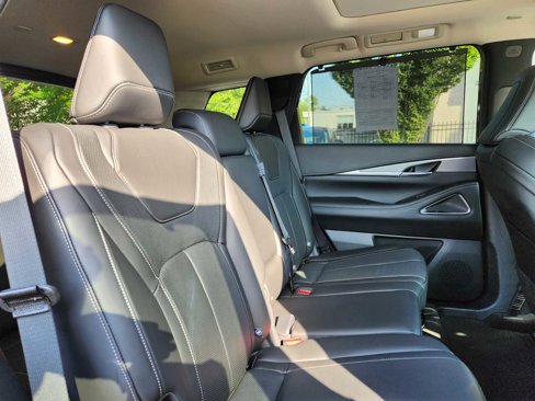 Certified 2025 INFINITI QX60 Luxe image 16