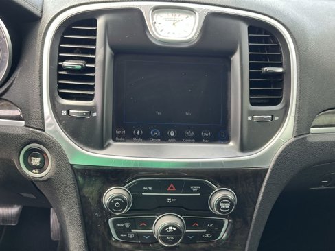 Used 2019 Chrysler 300 Limited image 24