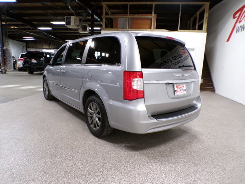 Used 2015 Chrysler Town & Country S image 3