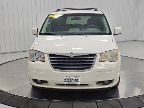 Used 2010 Chrysler Town & Country Touring image 36