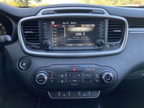 Used 2017 Kia Sorento SX image 18