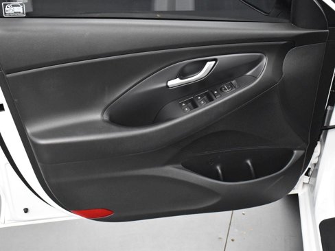 Used 2018 Hyundai Elantra GT image 10