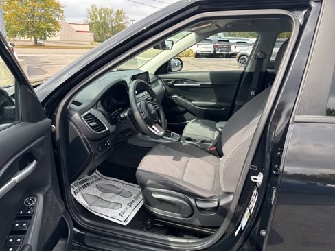 Used 2023 Kia Seltos LX image 10