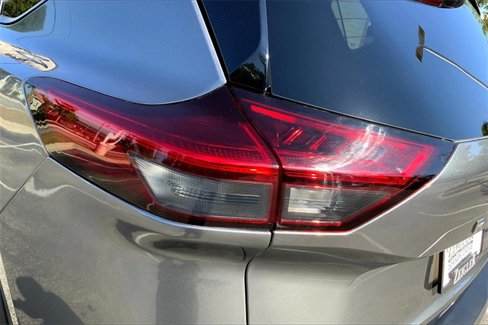 Used 2023 Nissan Rogue SL w/ SL Premium Package image 29