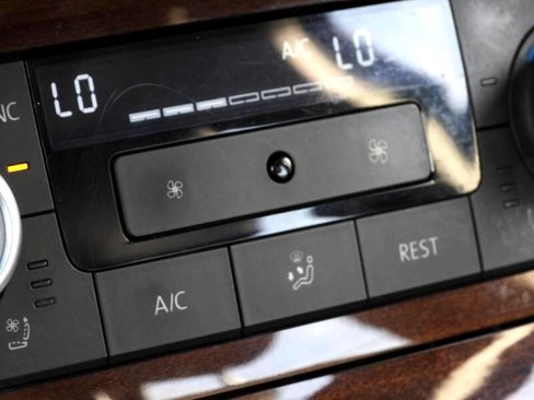 Used 2016 Volkswagen Touareg Sport image 54
