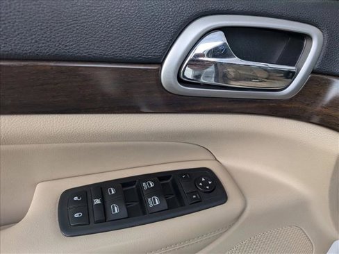 Used 2018 Jeep Grand Cherokee Laredo image 22
