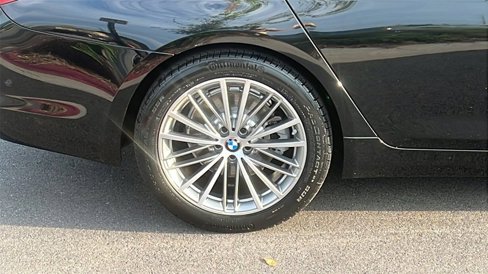Used 2020 BMW 530i w/ Premium Package image 9