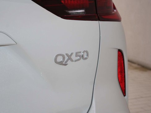 Used 2019 INFINITI QX50 Essential w/ Premium Audio Package image 6