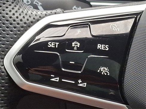 Used 2024 Volkswagen Tiguan SE R-Line image 19
