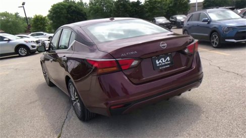 Used 2023 Nissan Altima 2.5 SV image 9