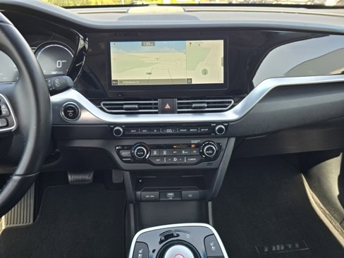 Used 2022 Kia Niro EX Premium image 24