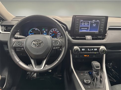 Used 2022 Toyota RAV4 XLE image 2