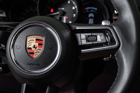 Certified 2025 Porsche Macan image 19