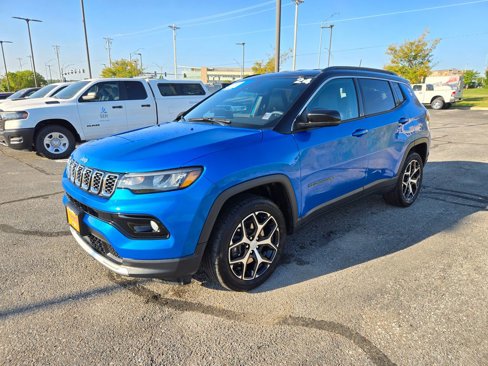 Used 2024 Jeep Compass Limited image 8