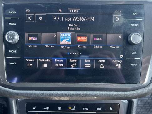 Used 2022 Volkswagen Tiguan SE w/ Panoramic Sunroof Package image 4