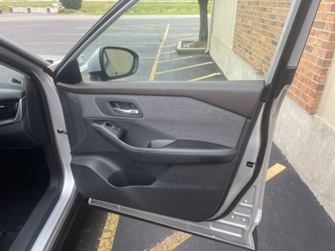 Used 2022 Nissan Rogue SV image 41