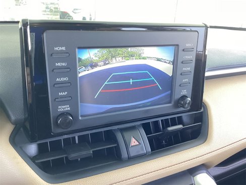 Used 2019 Toyota RAV4 LE image 14