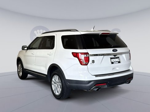 Used 2018 Ford Explorer XLT w/ Equipment Group 202A image 4