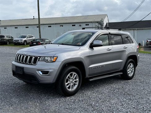 Used 2019 Jeep Grand Cherokee Laredo image 23