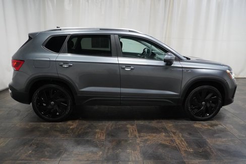 Used 2024 Volkswagen Taos SEL image 3