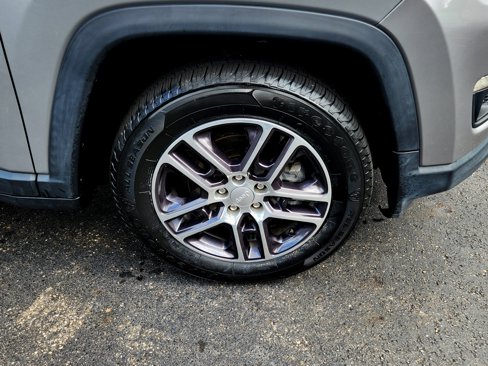 Used 2020 Jeep Compass Latitude image 10