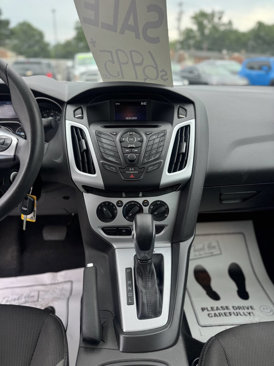 Used 2014 Ford Focus SE w/ SE Winter Package image 3