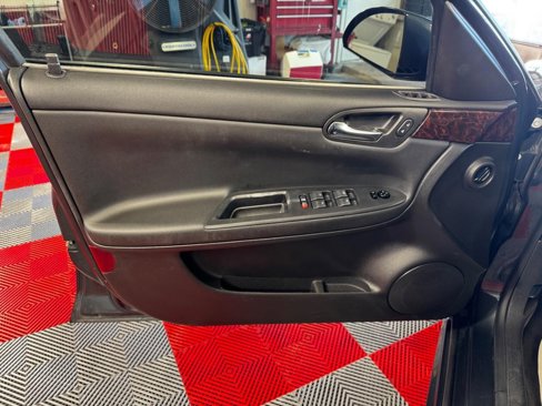 Used 2016 Chevrolet Impala LT image 13