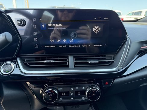 New 2026 Chevrolet Trax RS w/ Sunroof Package image 18
