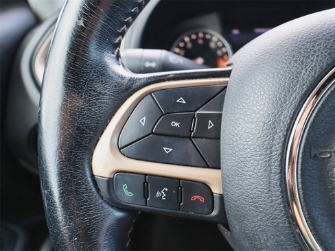 Used 2017 Jeep Renegade Limited image 22