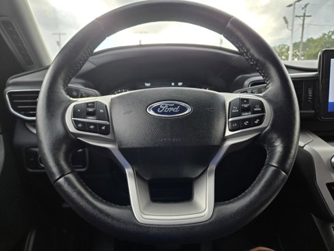 Used 2023 Ford Explorer XLT w/ Equipment Group 202A image 15