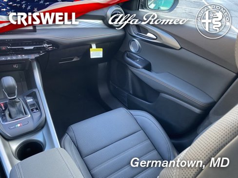New 2025 Alfa Romeo Tonale w/ Premium Package image 44