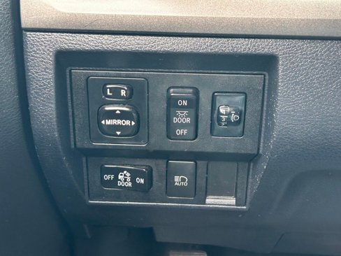 Used 2018 Toyota Tundra SR5 image 32