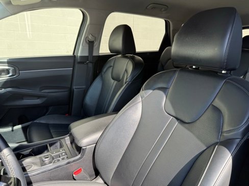 Used 2024 Kia Sorento S image 20
