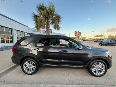 Used 2017 Ford Explorer XLT w/ Equipment Group 202A image 19