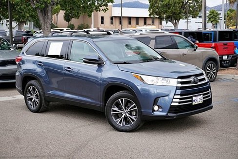 Used 2019 Toyota Highlander LE image 3