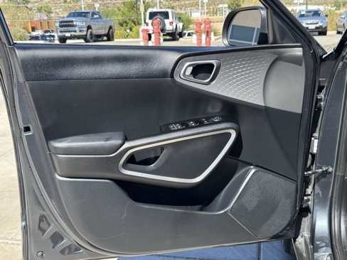 Used 2023 Kia Soul LX image 26