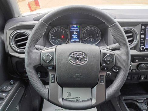 Used 2023 Toyota Tacoma TRD Off-Road image 16