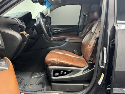 Used 2015 Cadillac Escalade Luxury image 13