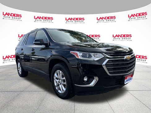 Used 2021 Chevrolet Traverse LT image 1