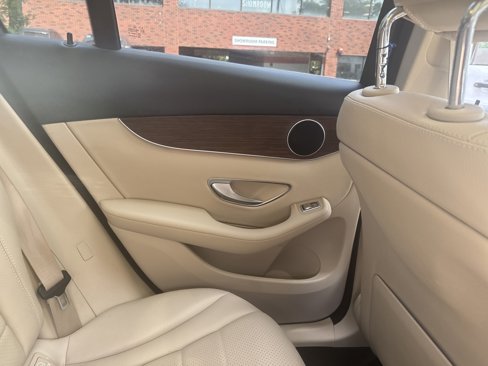 Used 2020 Mercedes-Benz GLC 300 4MATIC image 32