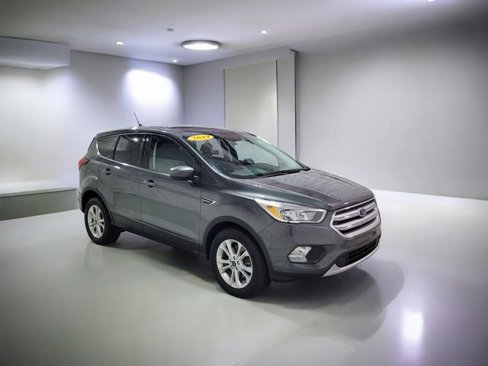 Used 2019 Ford Escape SE image 2