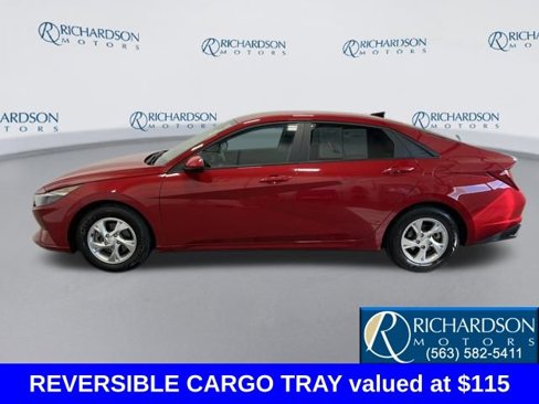 Used 2022 Hyundai Elantra SE image 2