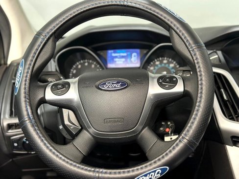 Used 2014 Ford Focus SE w/ SE Winter Package image 14