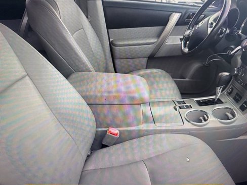 Used 2012 Toyota Highlander SE image 8