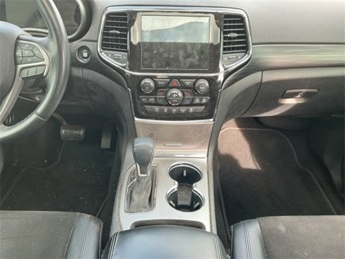 Used 2019 Jeep Grand Cherokee Altitude image 4