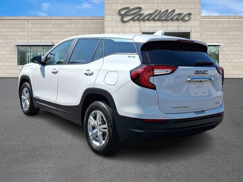 Used 2024 GMC Terrain SLE image 4
