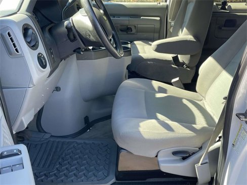 Used 2014 Ford E-350 and Econoline 350 XLT image 6