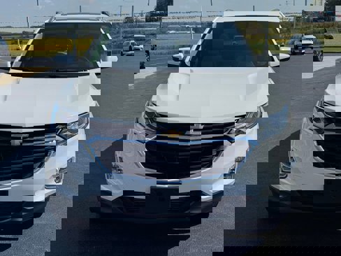Used 2021 Chevrolet Equinox LT image 2